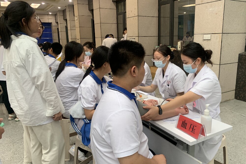 午夜精品白在线观看